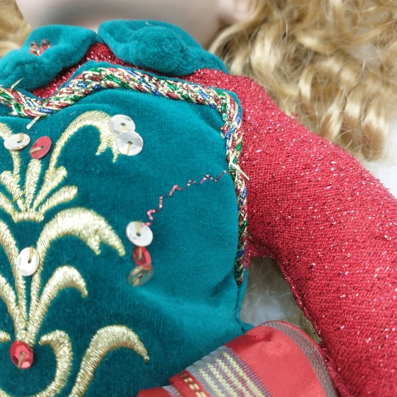 Vintage Victorian Rose Collection Porcelain Doll - Picture 7 of 9